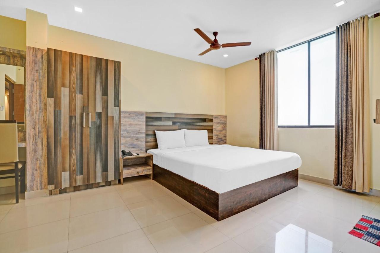 Capital O 87015 Hotel Al Salama Kochi Exteriör bild