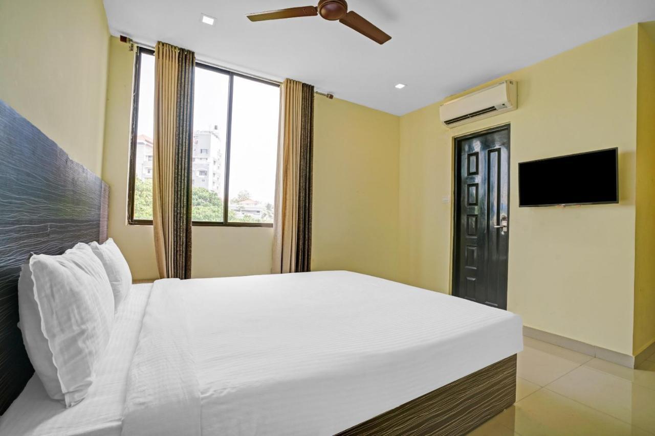 Capital O 87015 Hotel Al Salama Kochi Exteriör bild