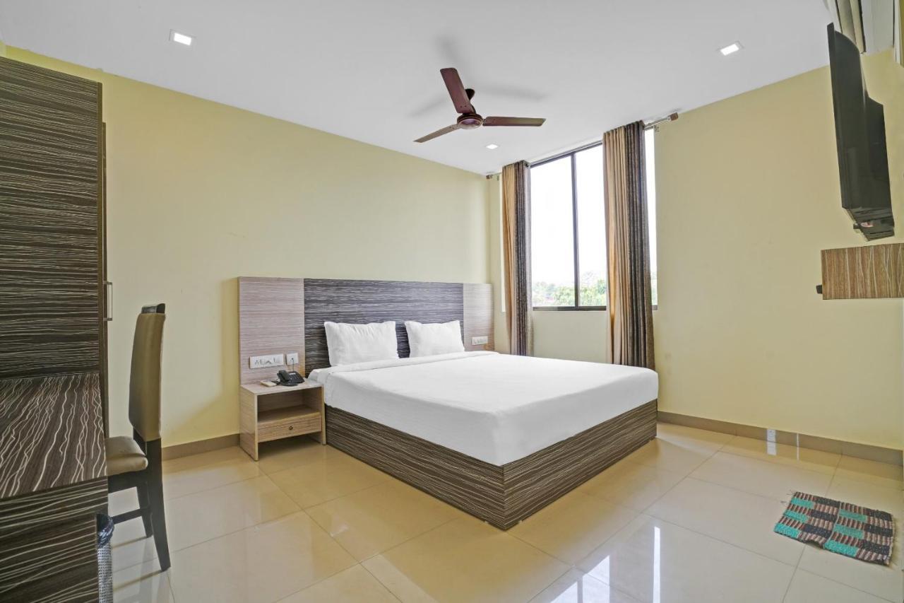 Capital O 87015 Hotel Al Salama Kochi Exteriör bild