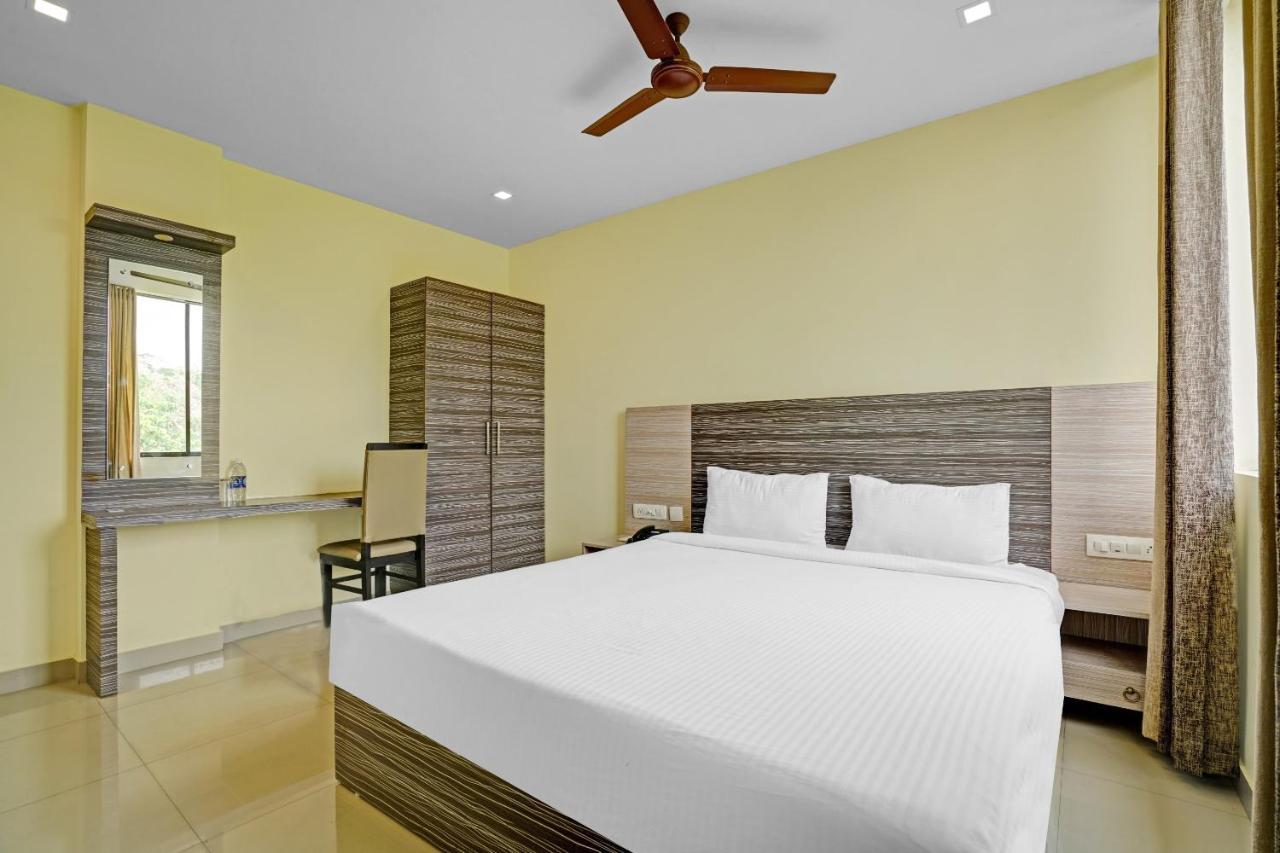 Capital O 87015 Hotel Al Salama Kochi Exteriör bild