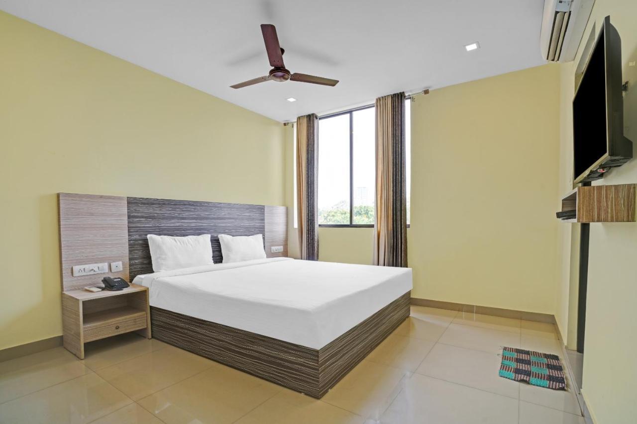Capital O 87015 Hotel Al Salama Kochi Exteriör bild